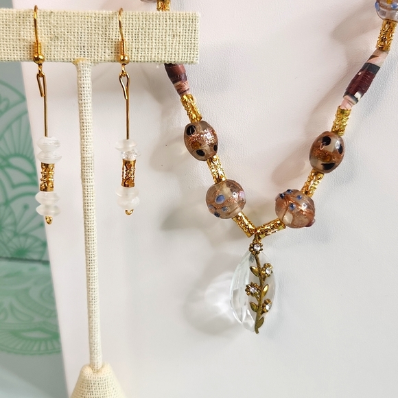 Paperbead Necklace with Matching Earrings - Picture 2 of 5